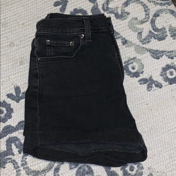 Levi’s Black Mom Shorts - Picture 4 of 4